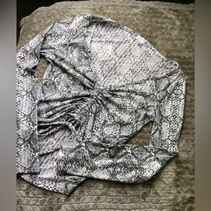 Pattern long sleeve crop top